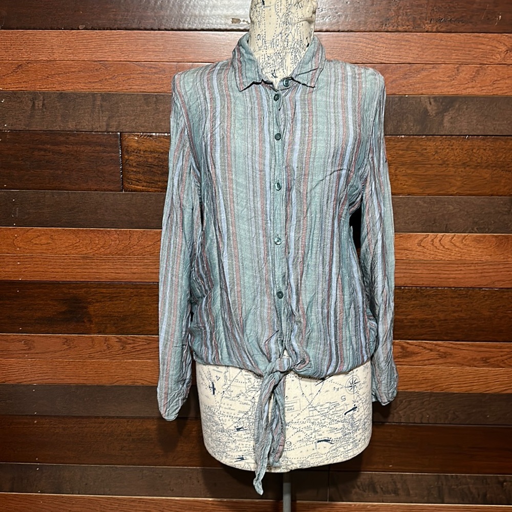 American Eagle Collared Long Sleeve Shiny Gray Striped Button Down Blouse